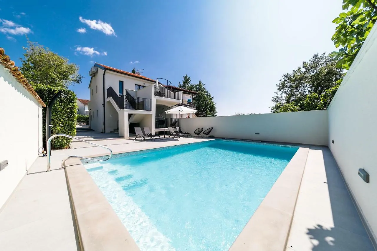 Hotel Mari House Malinska 0*,